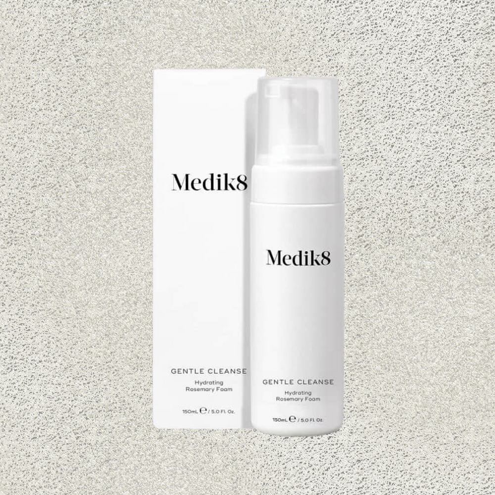Medik8 gentle clease foaming cleanser, hydrating, ultra-gentle foaming formula, very mild, sensitive skin-friendly cleansing agents, remove daily impurities, leaves skin comfortable, pH balanced, suitable for sensitive skin, refreshed, soft, white plastic pump bottle, white box packaging