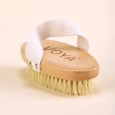 theskinbay.co.uk VOYA EXFOLIATING BODY BRUSH & ORGANIC COTTON POUCH Voya Ageing Skin Bath Cellulite Dry/Dehydrated Skin Exfoliators Home Spa Skincare tools and devices